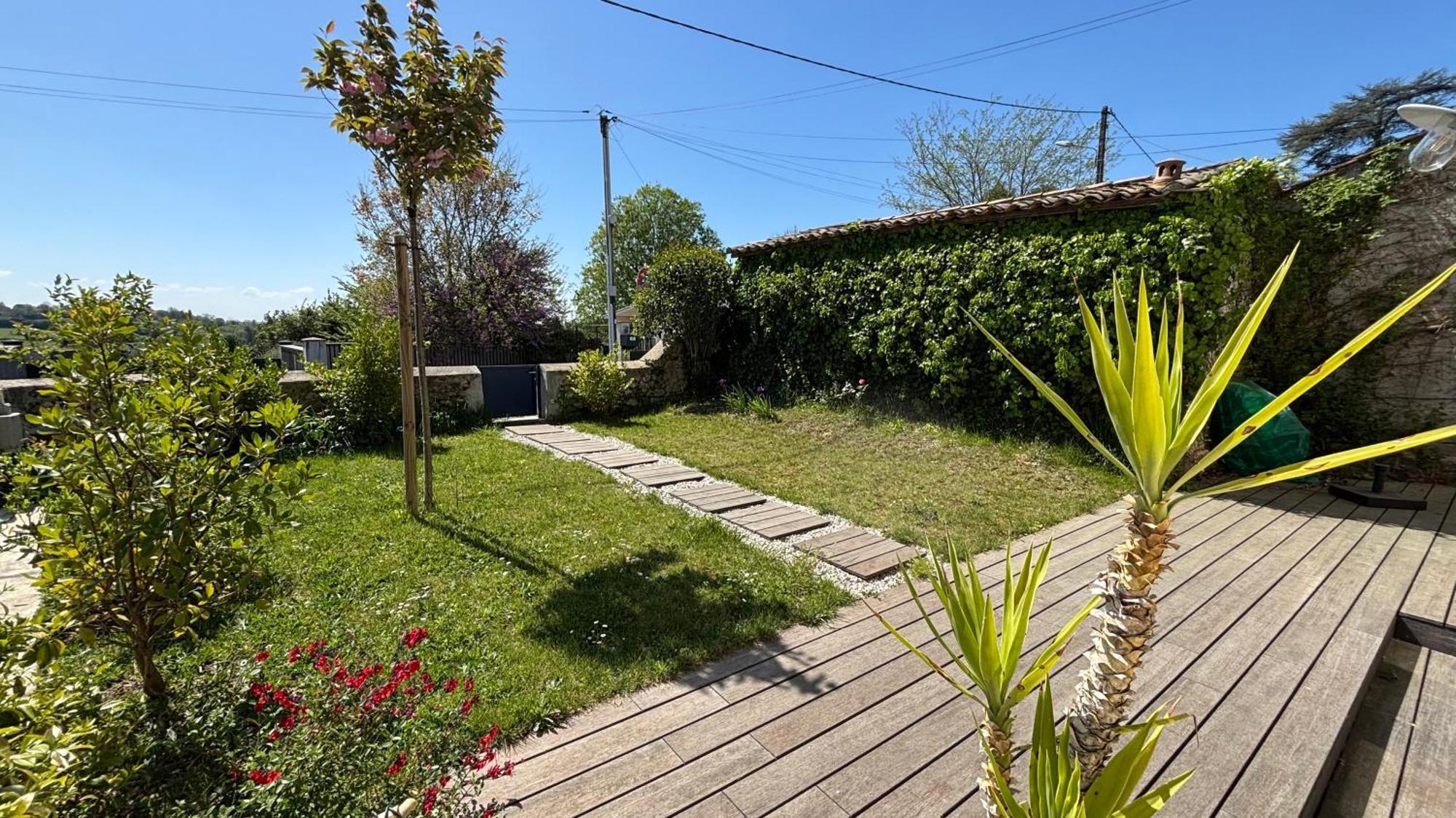 Maison De Charme Avec Jardin Et Terrasse Camblanes-et-Meynac Exteriör bild